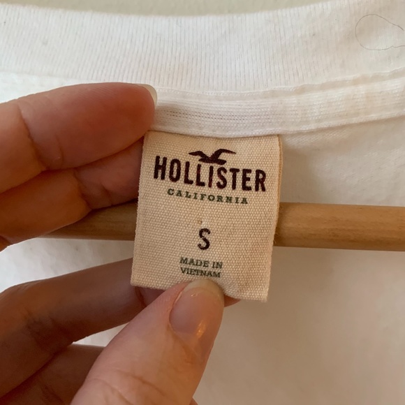 Hollister	White Print Deep-V Shirt - Picture 3 of 4